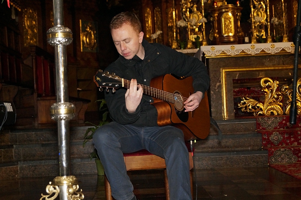 Muzyka i pomoc z serca płynące