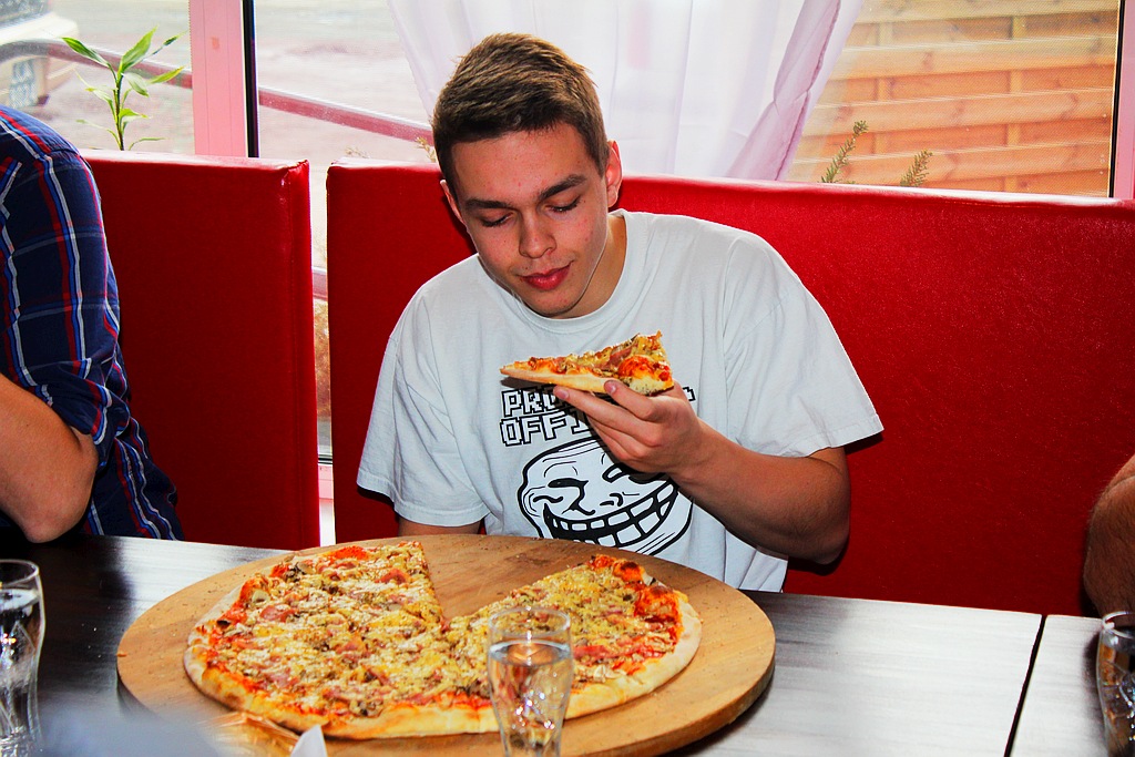 Piotr Grzelak Mistrzem Legnicy w jedzeniu pizzy