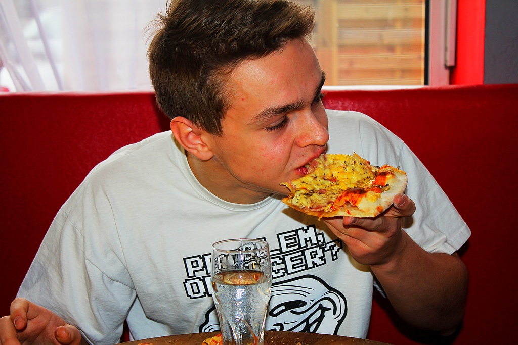 Piotr Grzelak Mistrzem Legnicy w jedzeniu pizzy