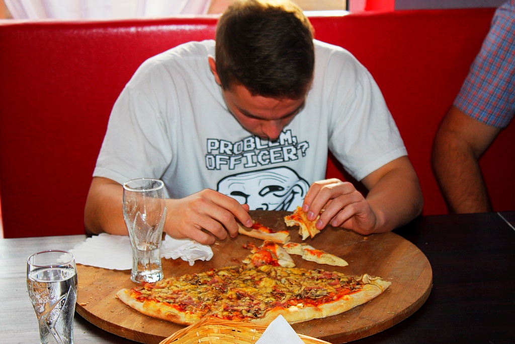 Piotr Grzelak Mistrzem Legnicy w jedzeniu pizzy