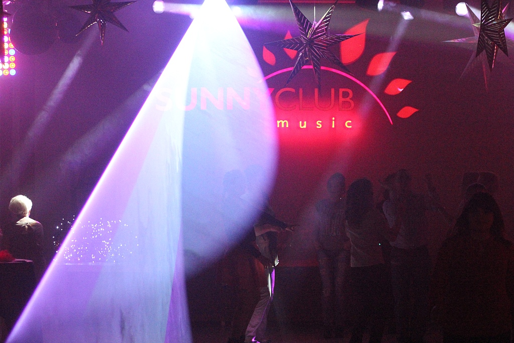 Betty Q w Sunny Music Club