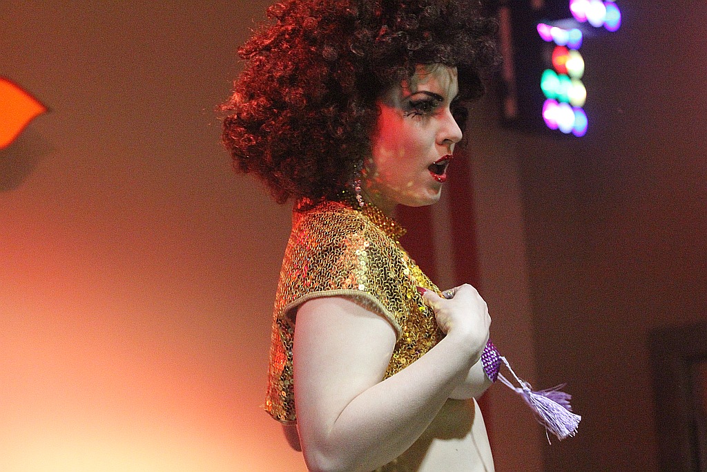 Betty Q w Sunny Music Club