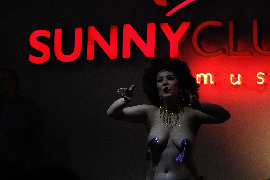 Betty Q w Sunny Music Club