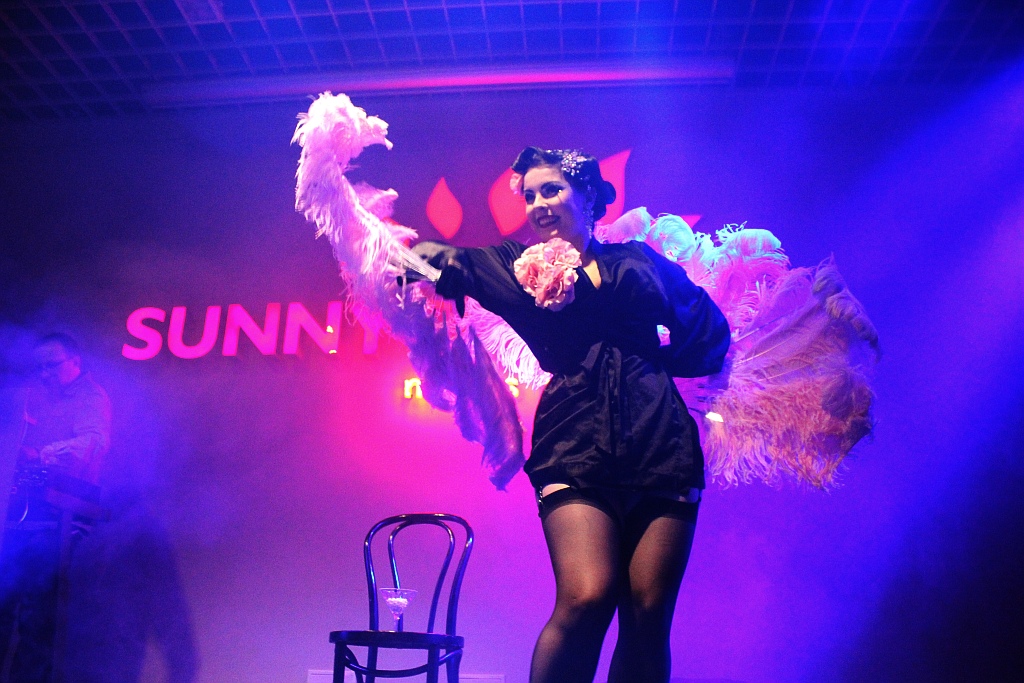 Betty Q w Sunny Music Club