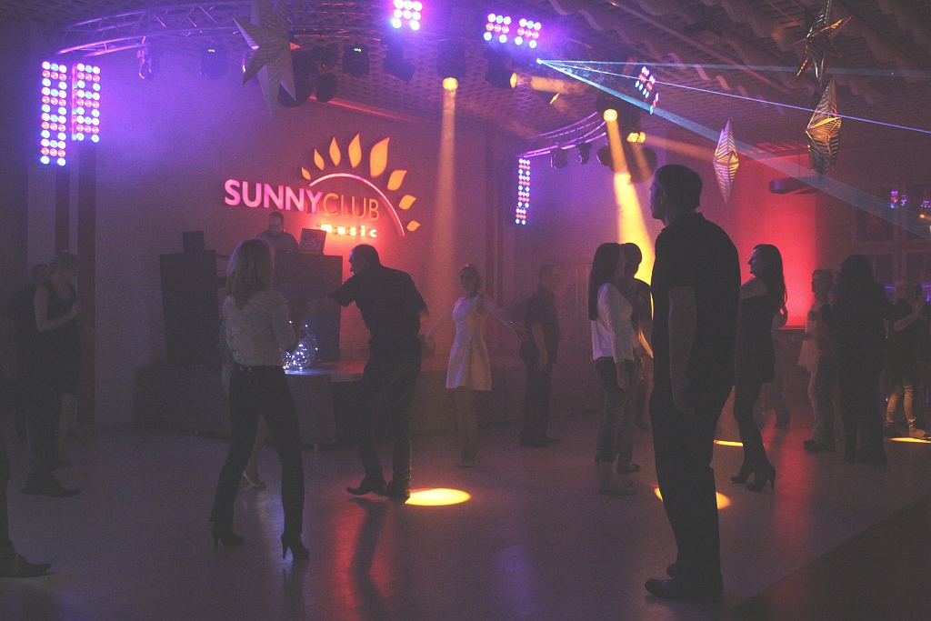 Betty Q w Sunny Music Club