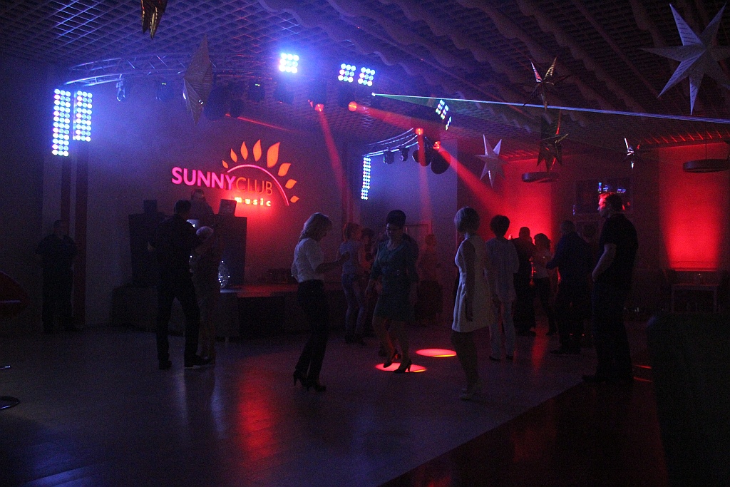 Betty Q w Sunny Music Club
