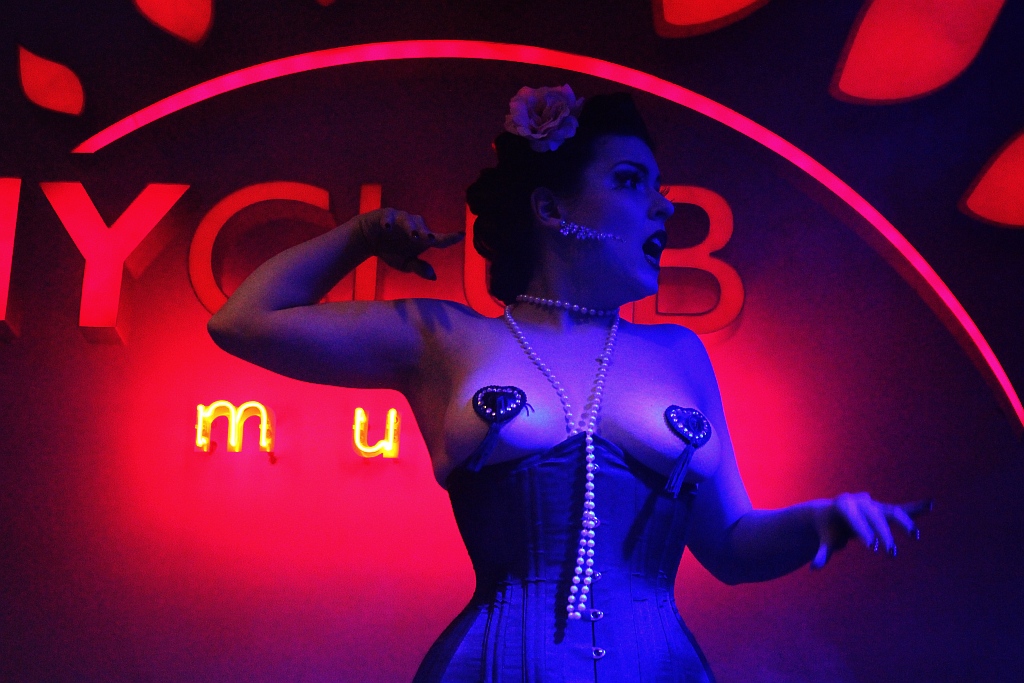 Betty Q w Sunny Music Club