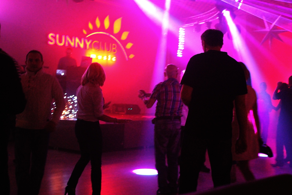 Betty Q w Sunny Music Club