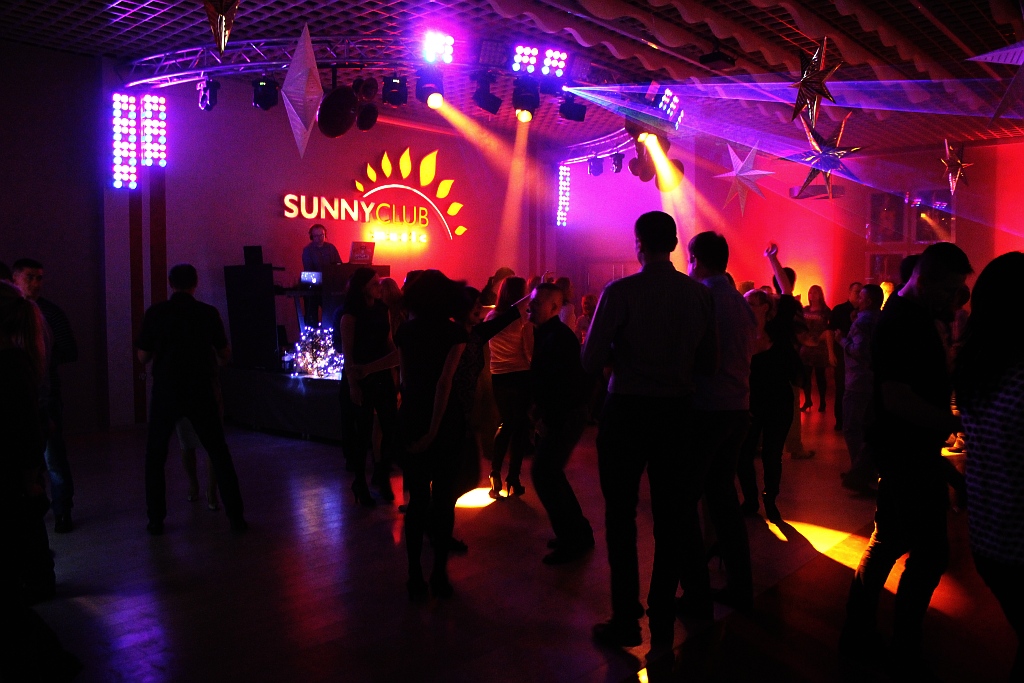 Betty Q w Sunny Music Club