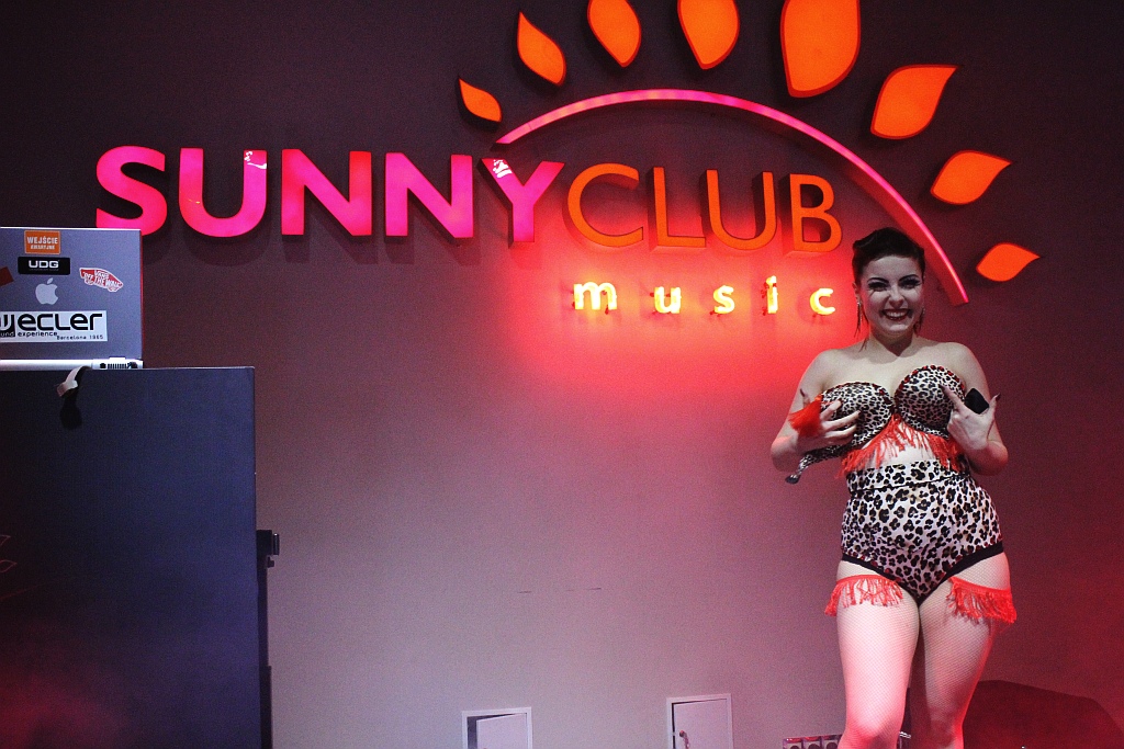 Betty Q w Sunny Music Club