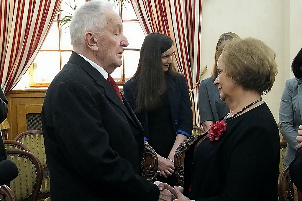 Jechał na swój ślub pociągiem towarowym