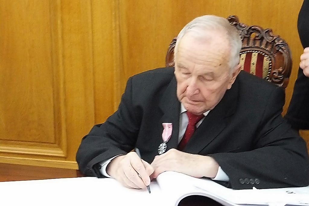 Jechał na swój ślub pociągiem towarowym