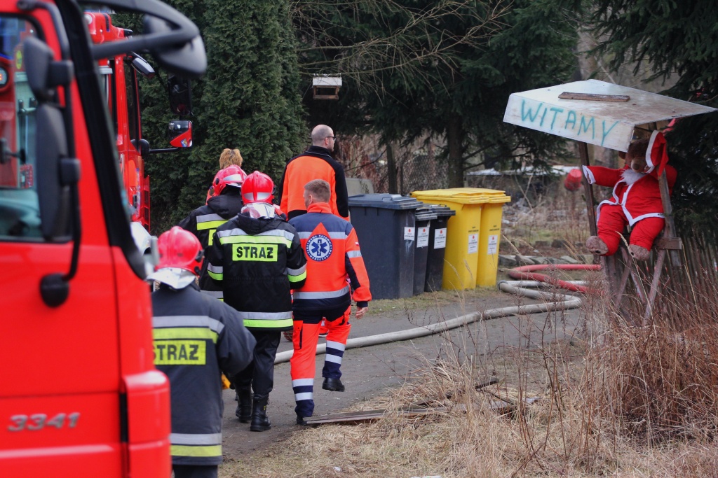 Pożar dachu w Lipcach. Trzy osoby ewakuowane