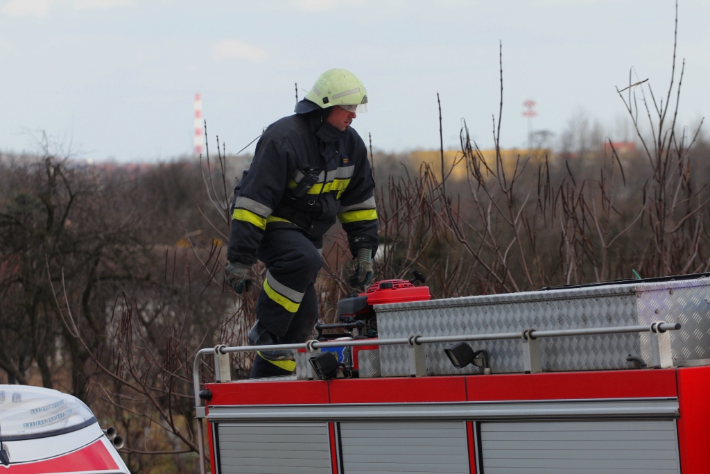 Pożar dachu w Lipcach. Trzy osoby ewakuowane