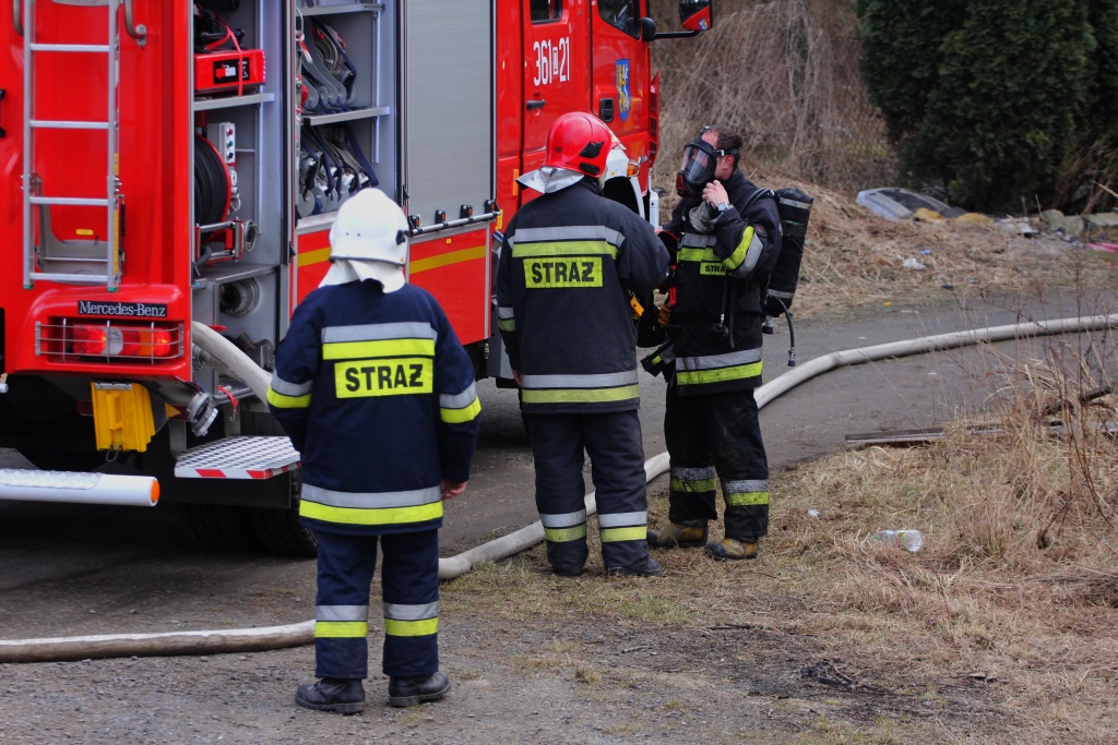 Pożar dachu w Lipcach. Trzy osoby ewakuowane
