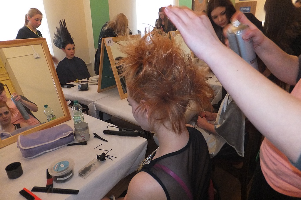 Mistrzynie grzebienia walczą o awans