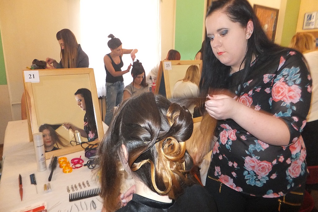 Mistrzynie grzebienia walczą o awans