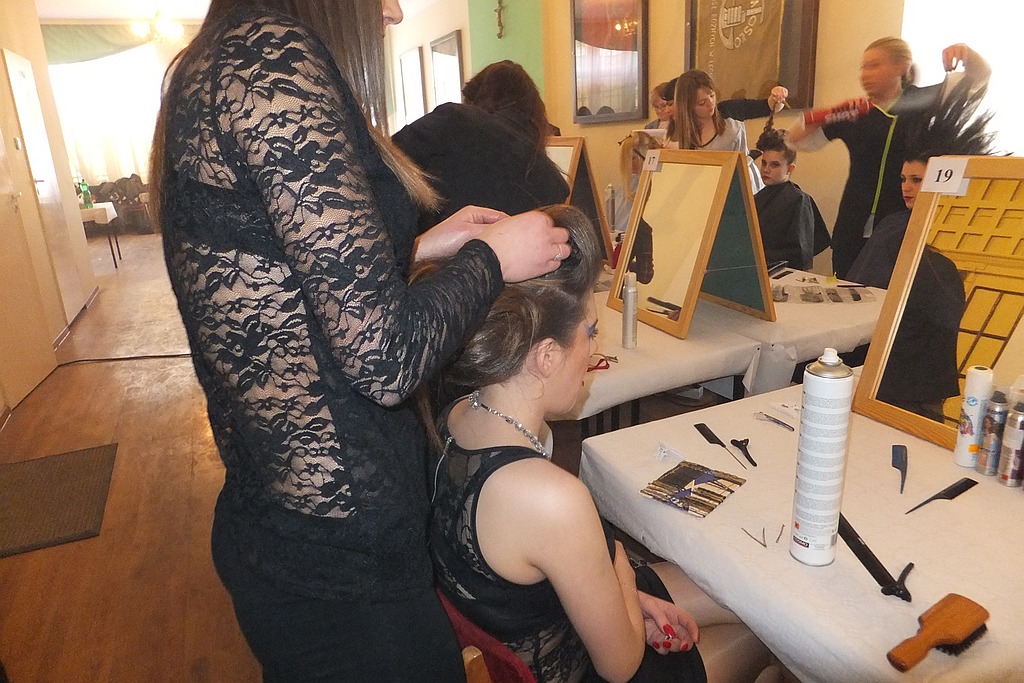 Mistrzynie grzebienia walczą o awans