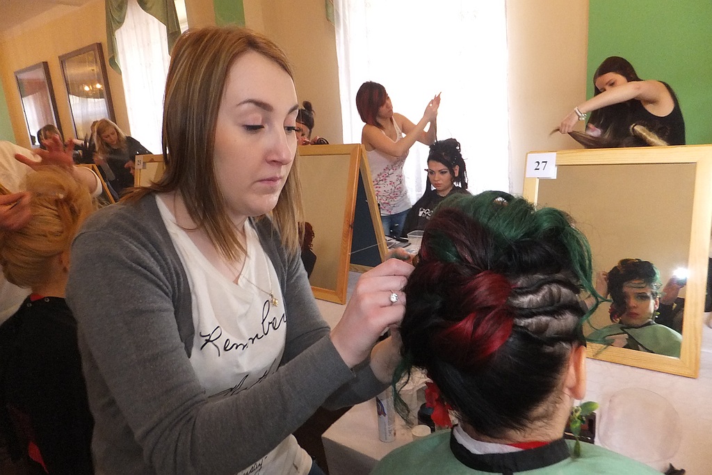 Mistrzynie grzebienia walczą o awans