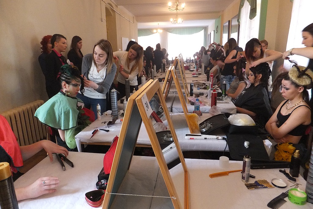 Mistrzynie grzebienia walczą o awans