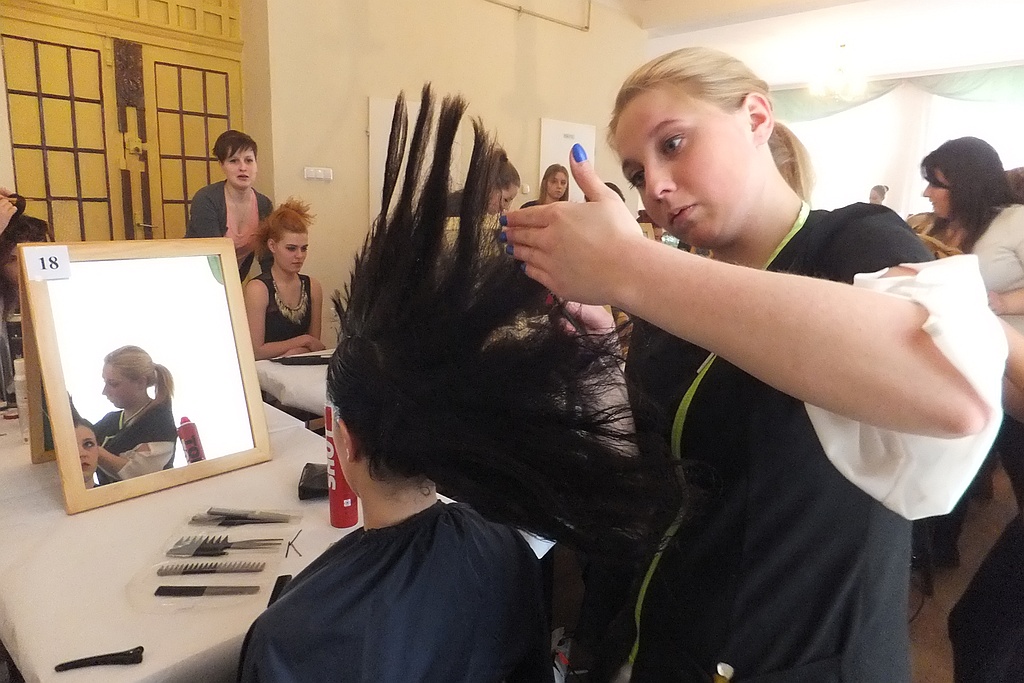 Mistrzynie grzebienia walczą o awans