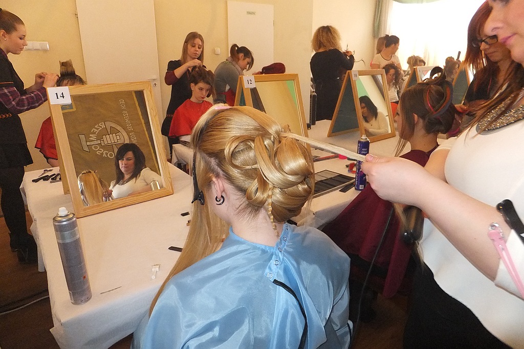 Mistrzynie grzebienia walczą o awans