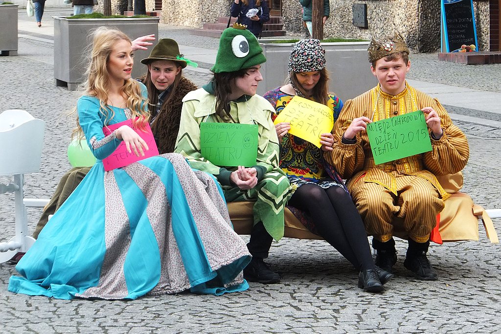 Kolorowe i baśniowe świętowanie dnia teatru