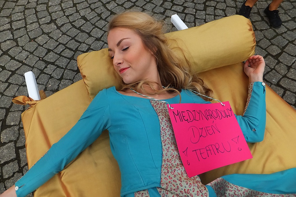 Kolorowe i baśniowe świętowanie dnia teatru
