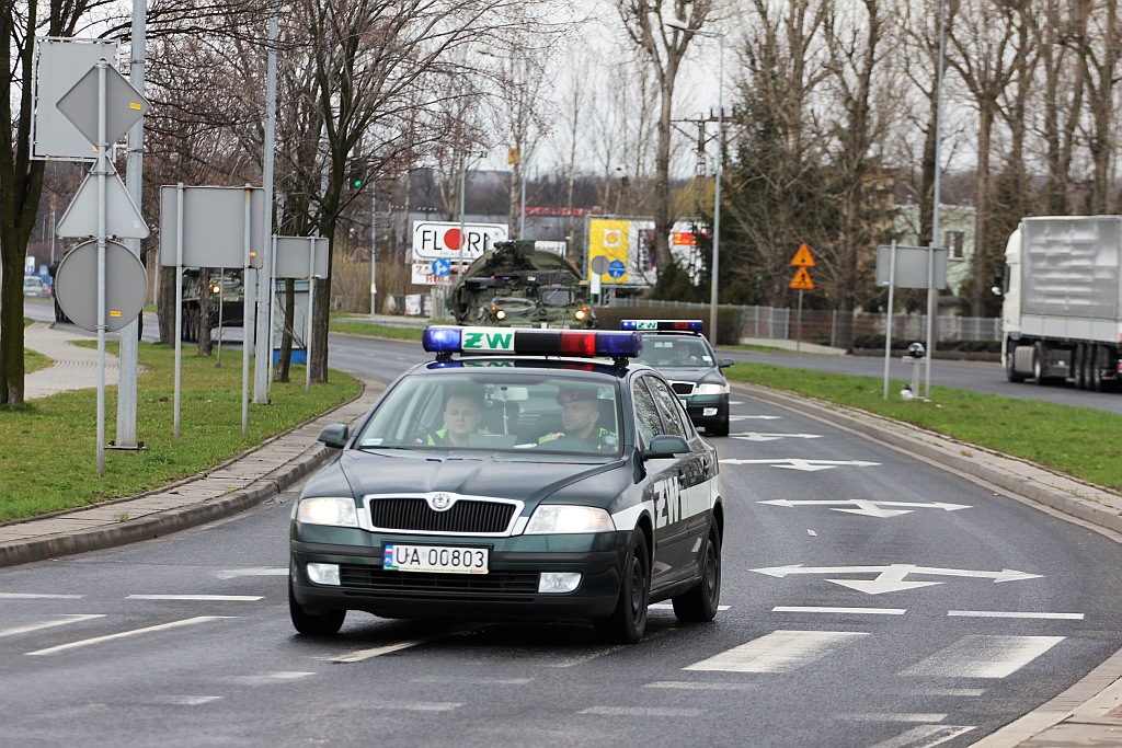 Amerykańskie wojsko jedzie przez Legnicę