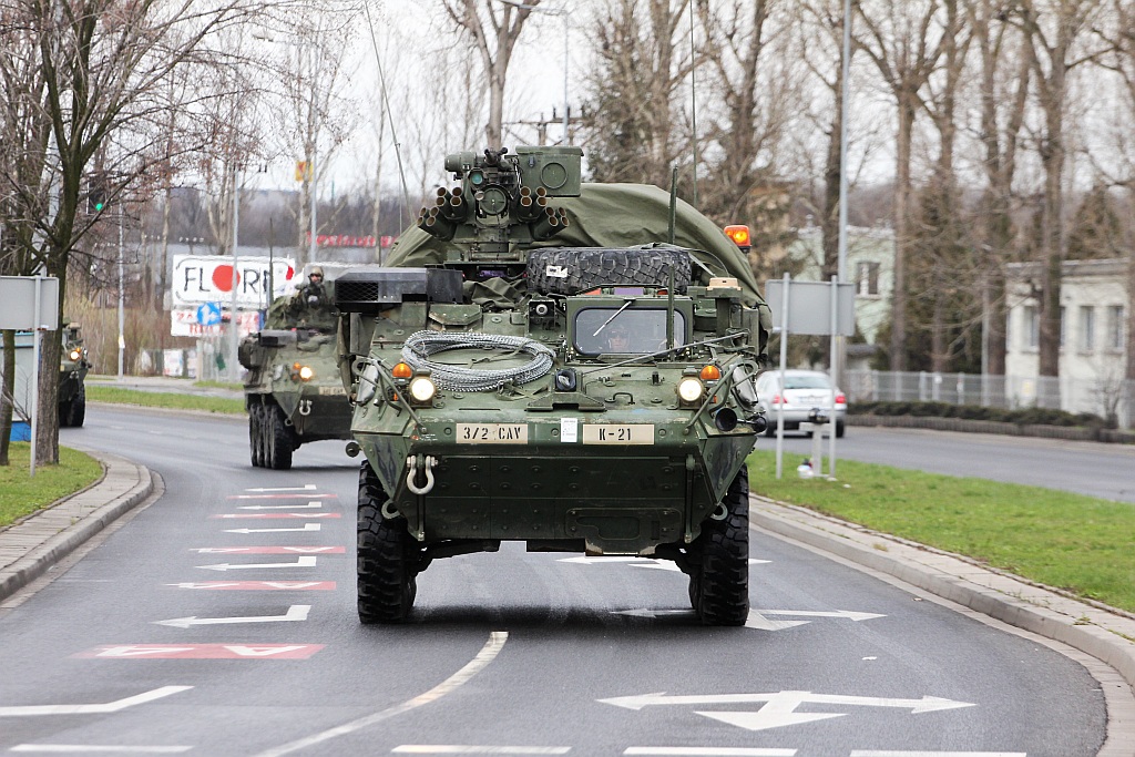Amerykańskie wojsko jedzie przez Legnicę