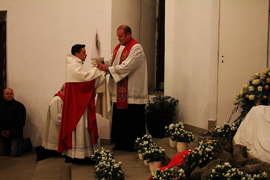 Wielki Piątek w kościele MBKP w Legnicy