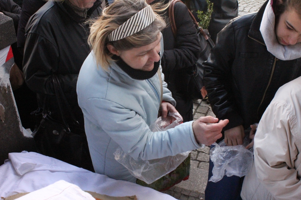 Chleb, śledzie i grosze w rynku jak tradycja nakazuje