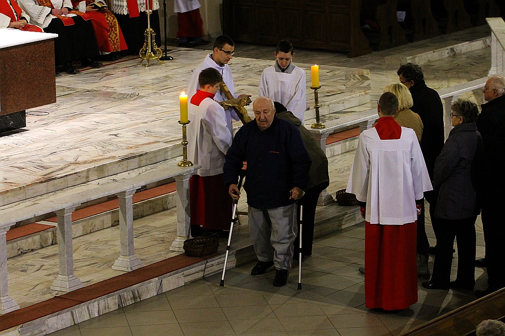 Wielki Piątek w kościele MBKP w Legnicy