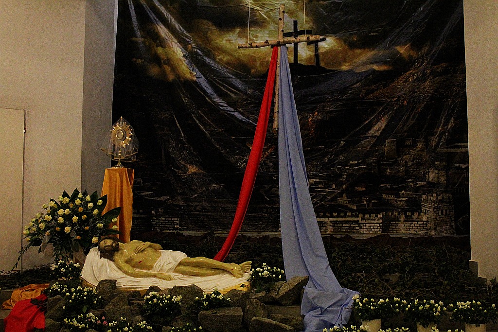 Wielki Piątek w kościele MBKP w Legnicy