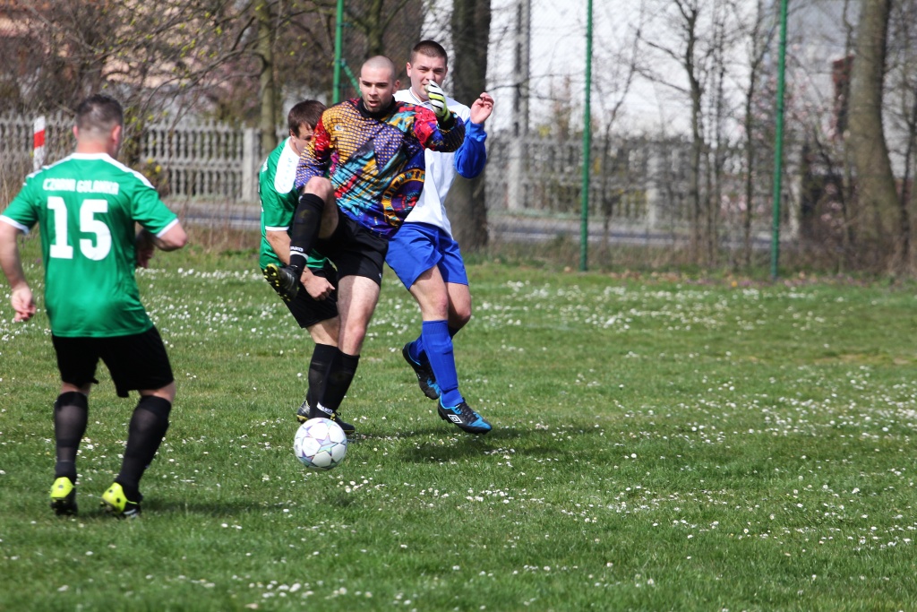 Klasa B: Czarni - Victoria 2:2 (0:0)