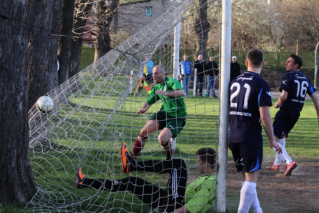 Okręgówka: KS Legnickie Pole - Mieszko 3:3