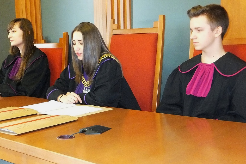 Pokazowa rozprawa w wykonaniu uczniów „ekonoma”