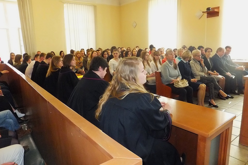 Pokazowa rozprawa w wykonaniu uczniów „ekonoma”