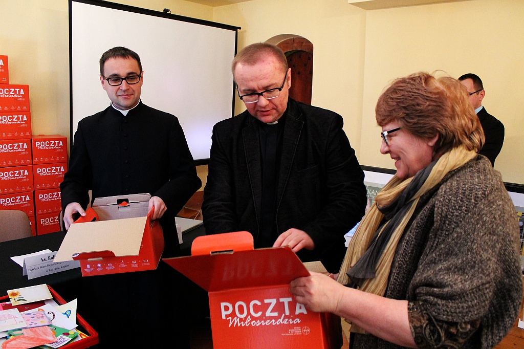 Listy z legnickiej diecezji pojechały do Krakowa