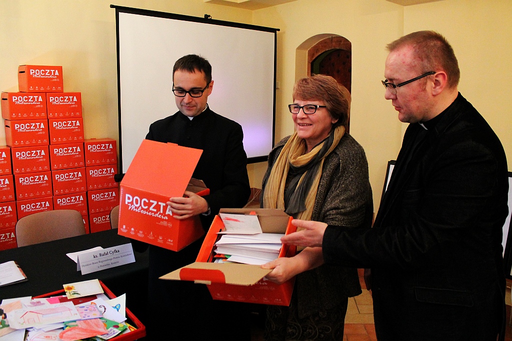 Listy z legnickiej diecezji pojechały do Krakowa