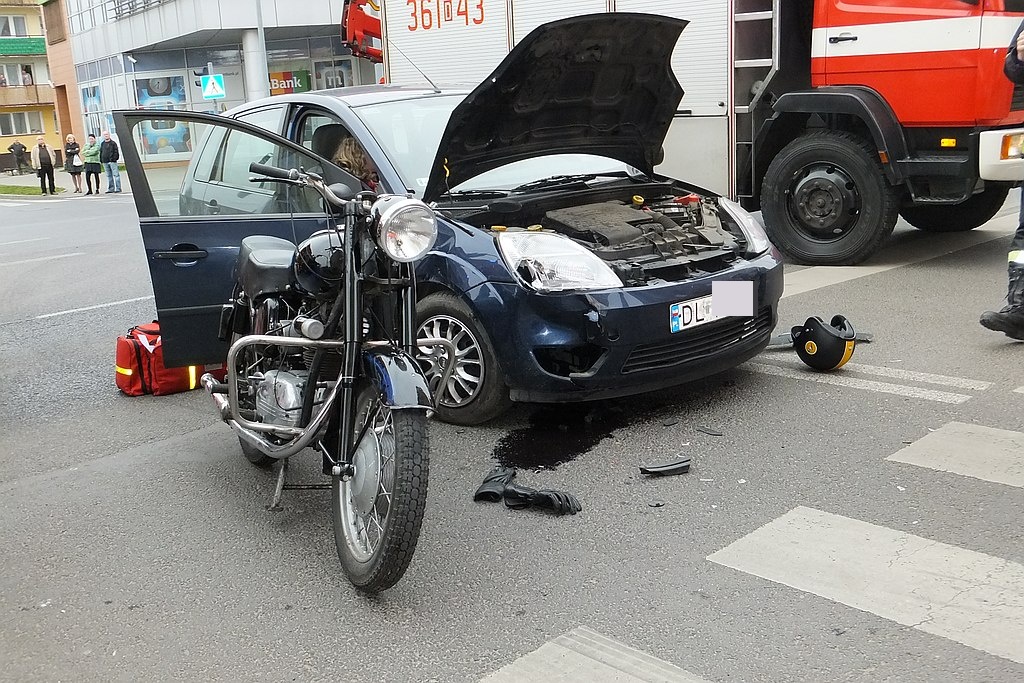 Kolejny wypadek z udziałem jednośladu. Kierowca w szpitalu