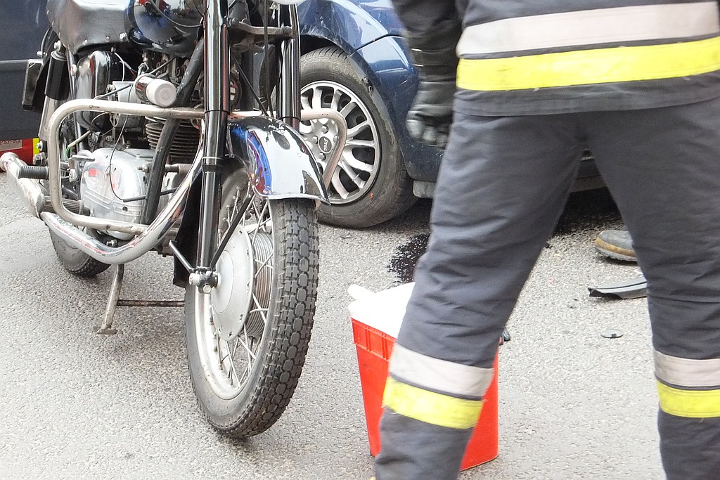 Kolejny wypadek z udziałem jednośladu. Kierowca w szpitalu