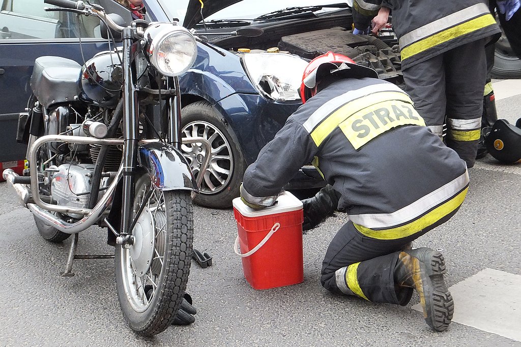 Kolejny wypadek z udziałem jednośladu. Kierowca w szpitalu