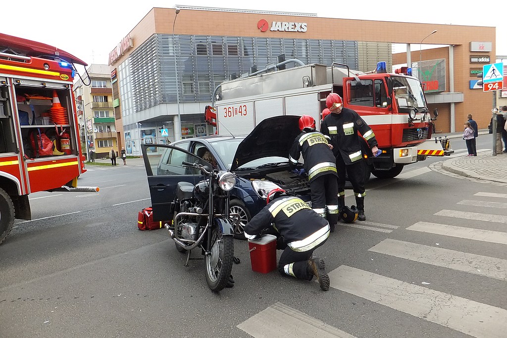 Kolejny wypadek z udziałem jednośladu. Kierowca w szpitalu