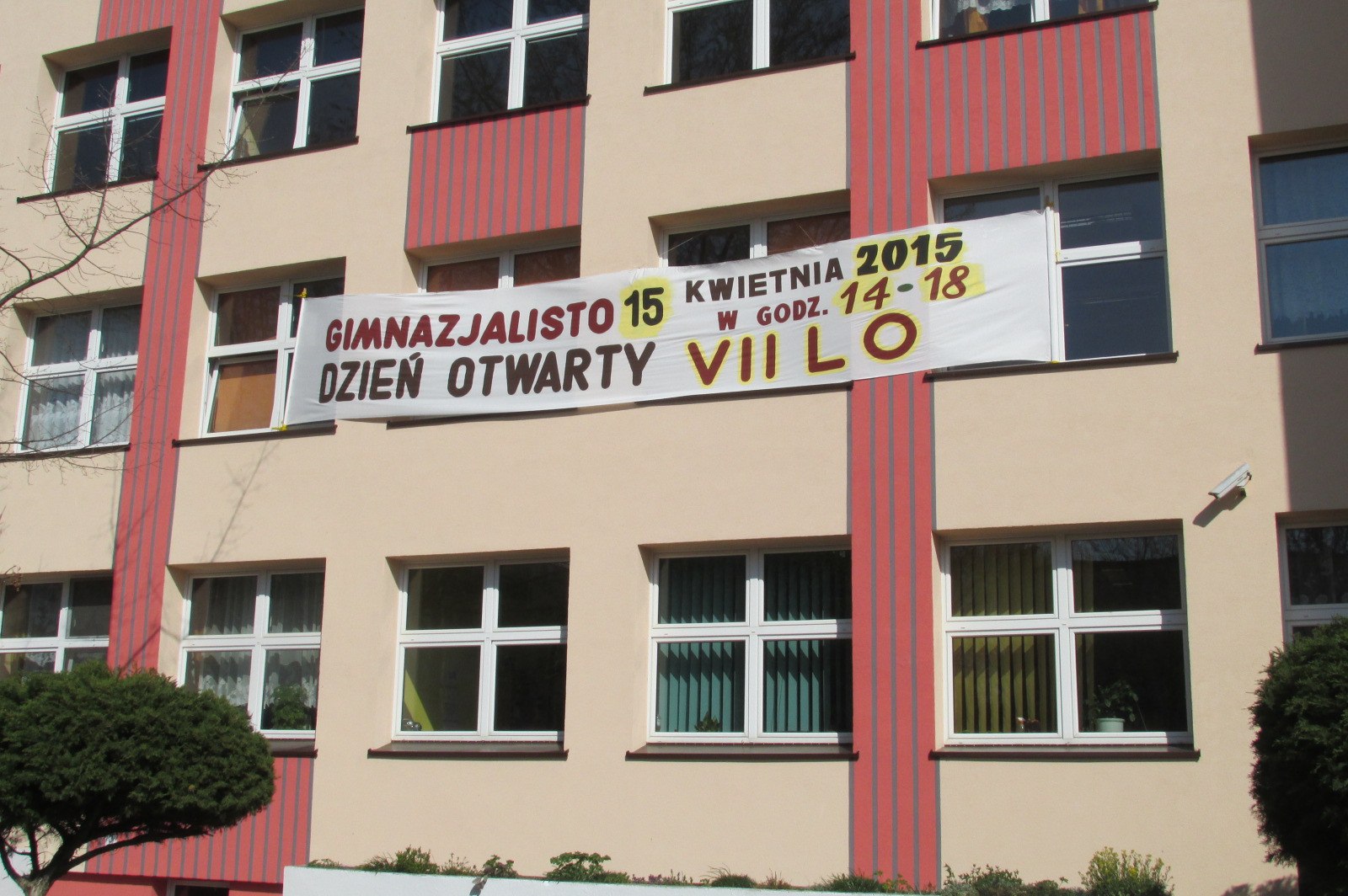 VII LO zaprasza do klas mundurowych