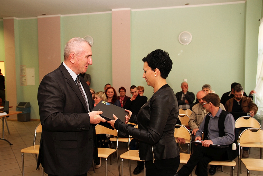 Nowi radni gminy Legnickie Pole dostali laptopy