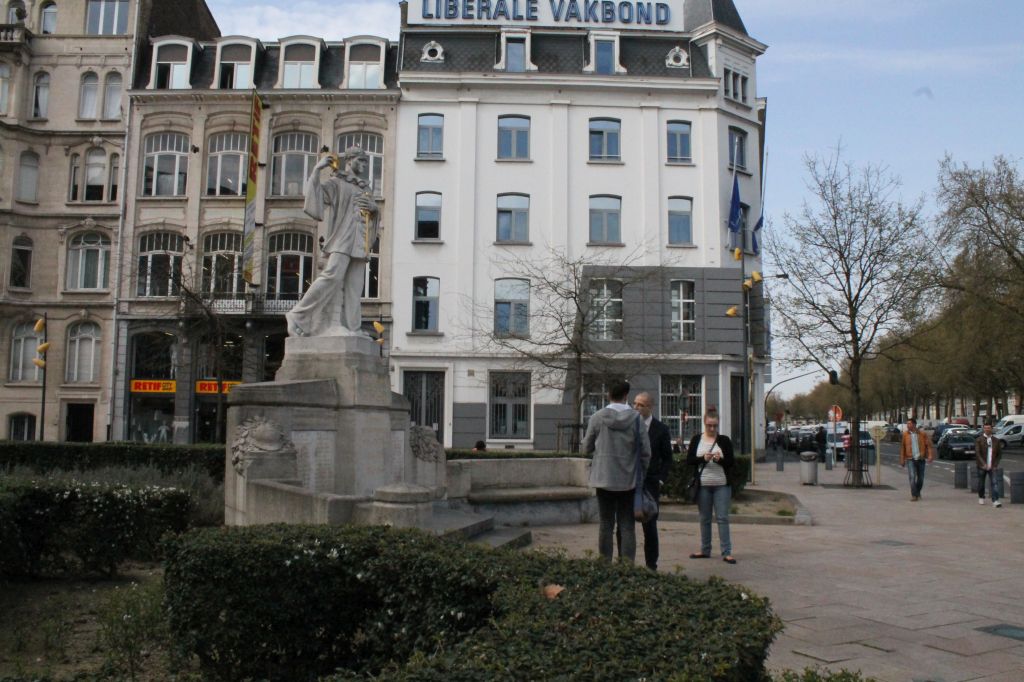 Zwiedzają Brukselę z posłem Ujazdowskim