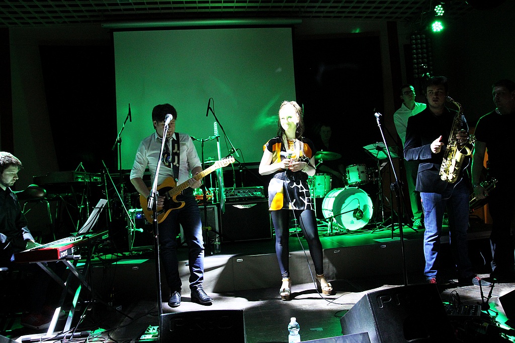 Gitarzystka Michaela Jacksona w Legnicy