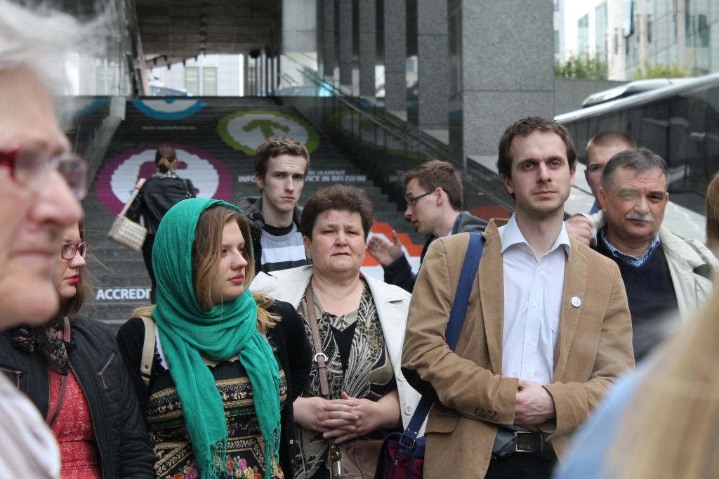 Zwiedzają Brukselę z posłem Ujazdowskim