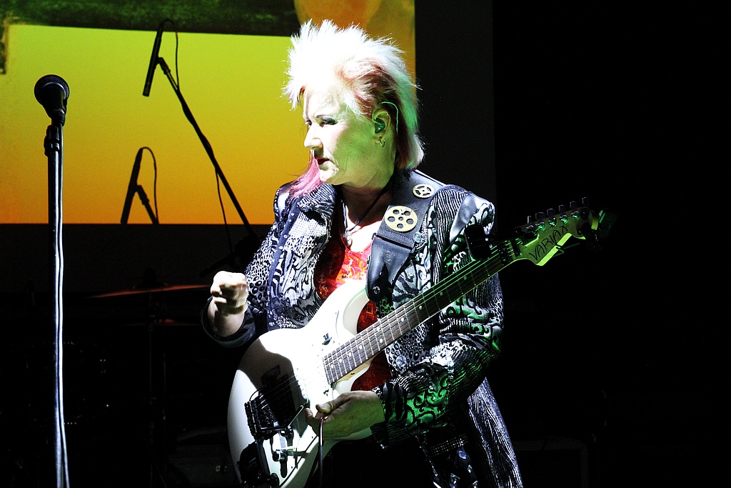 Gitarzystka Michaela Jacksona w Legnicy